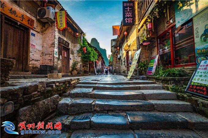 鸿星尔克线上线下商品一样么？游戏画面